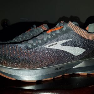 Brooks Levitate 2